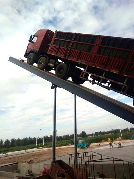 后翻卸車機
